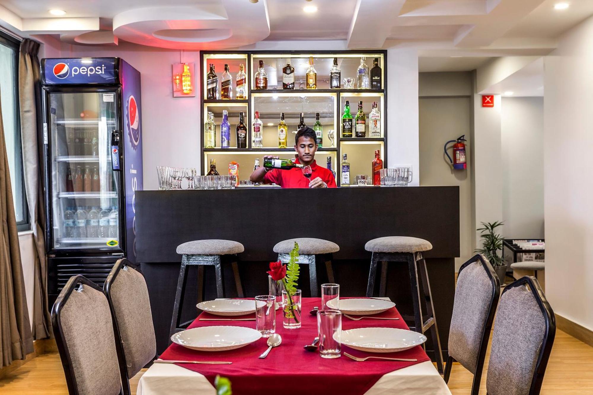 Oyo 123 Hotel Prince Plaza Катманду Экстерьер фото