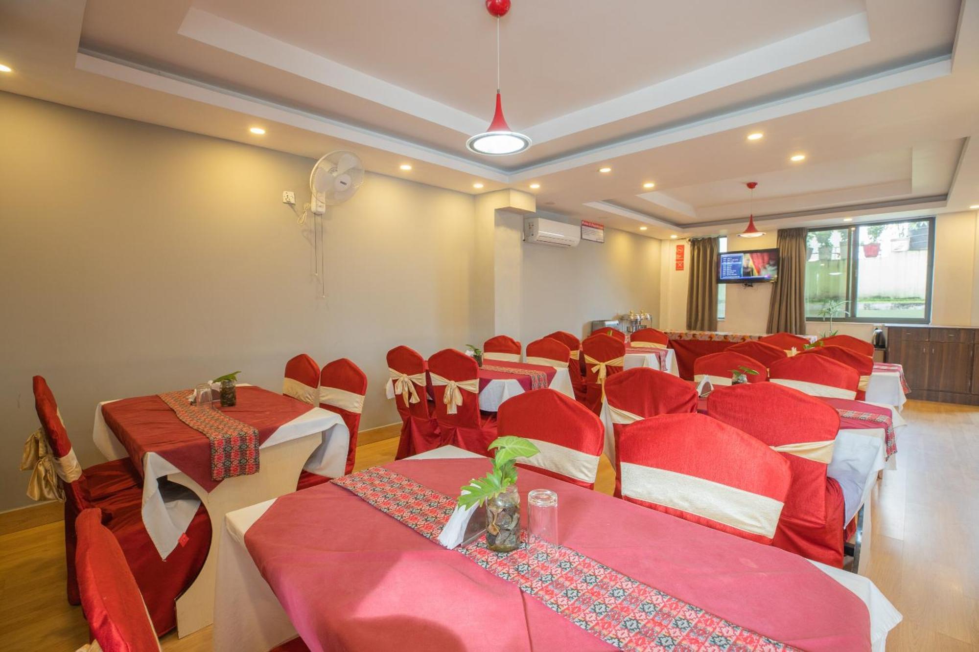 Oyo 123 Hotel Prince Plaza Катманду Экстерьер фото